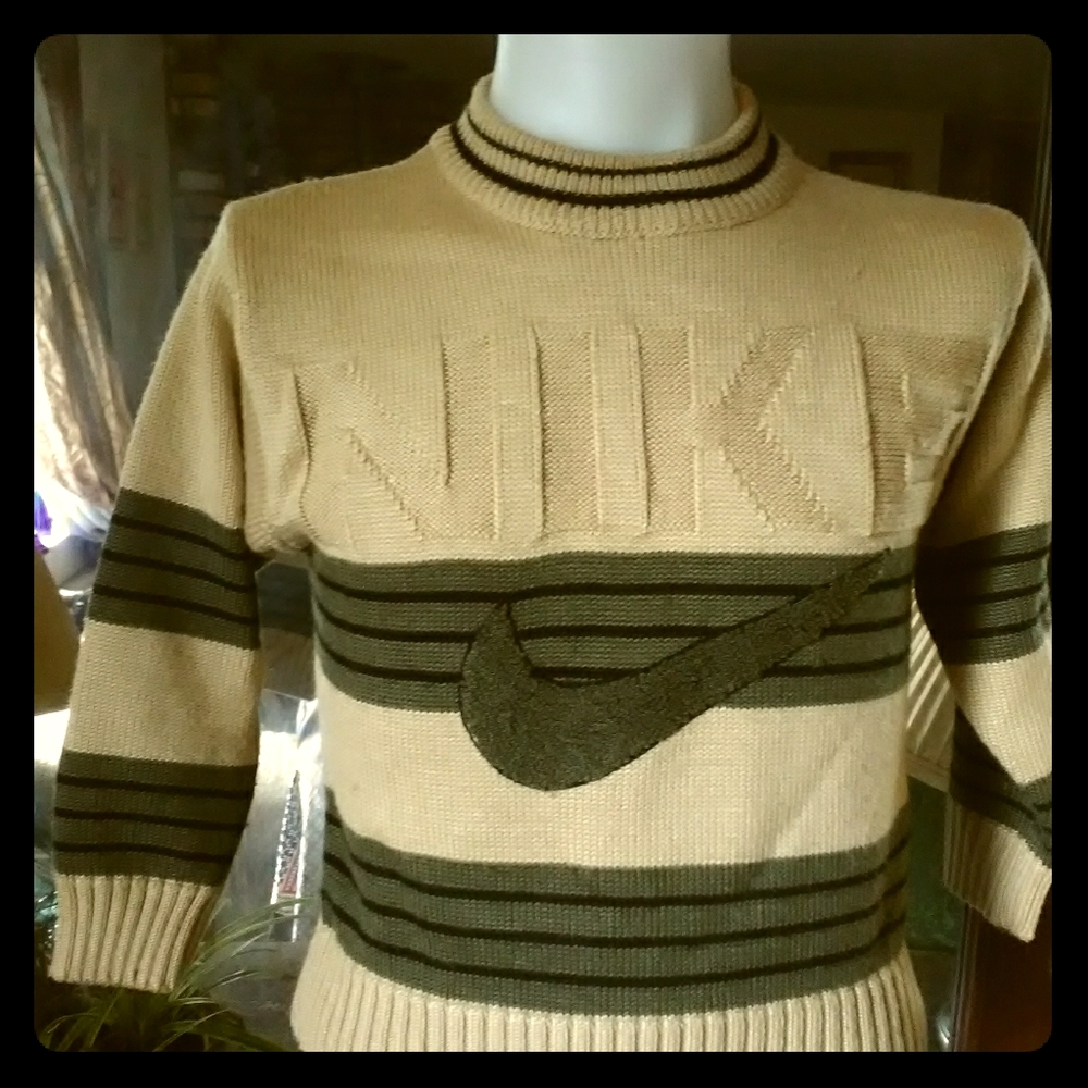 Boys  Nike knit long sleeve sweater size 8 warm.